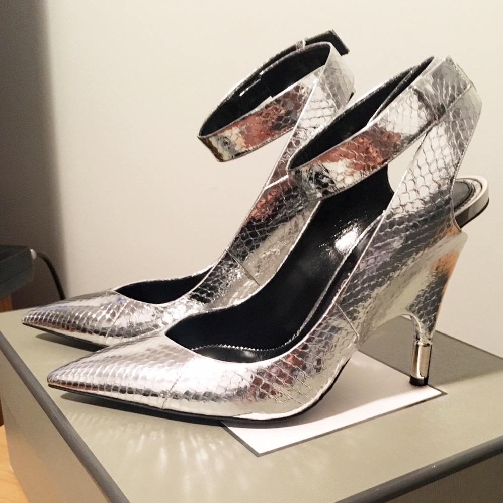 TOM FORD Metallic snakeskin embossed leather heel